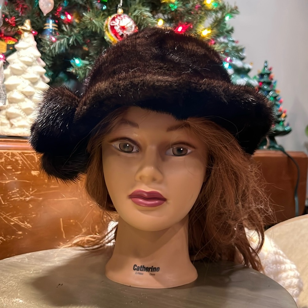 Beautiful Flemington Fur Mink Hat. Vintage and in excellent condition.